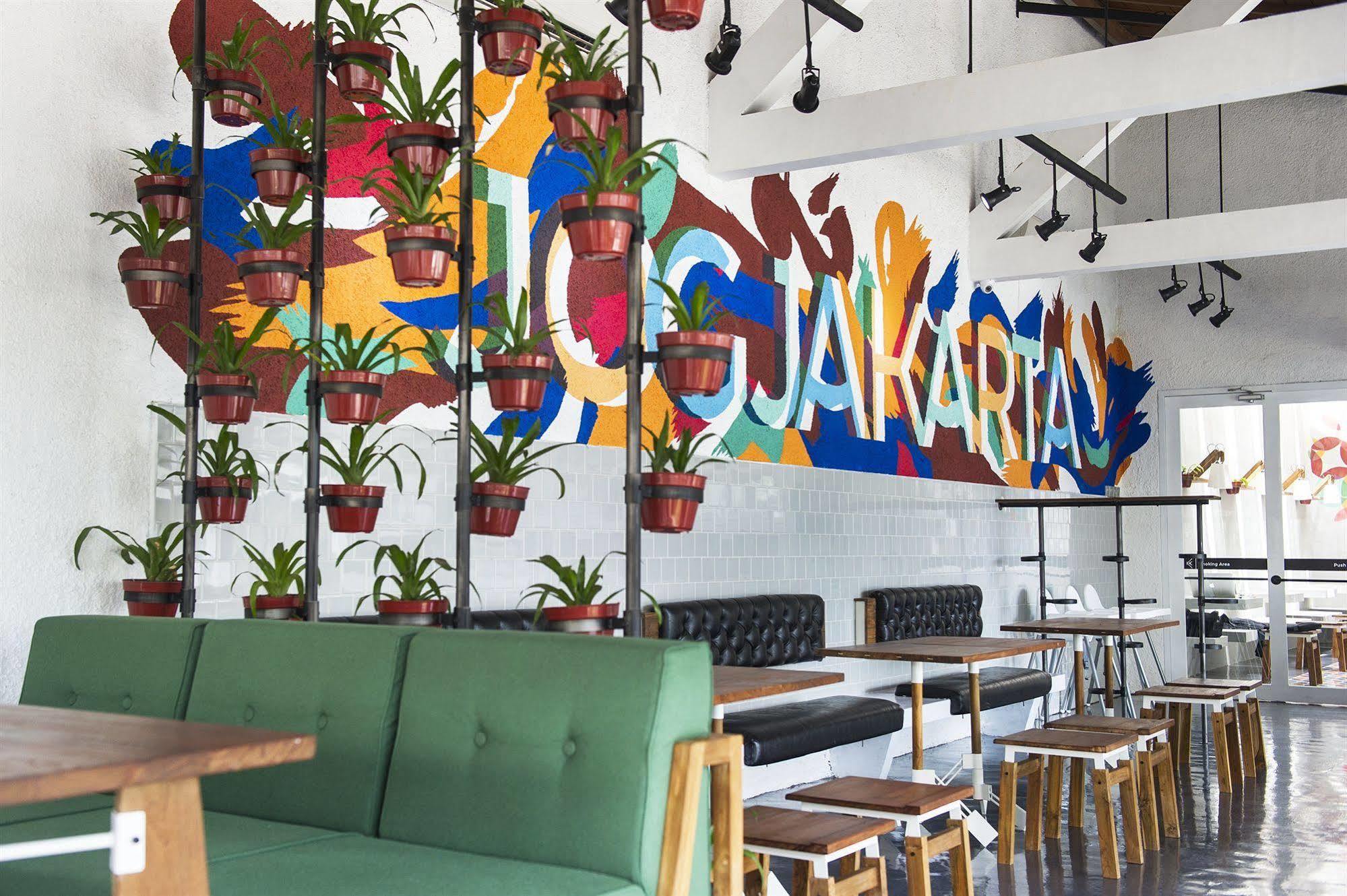 Lokal Hotel & Restaurant Kejayan Экстерьер фото