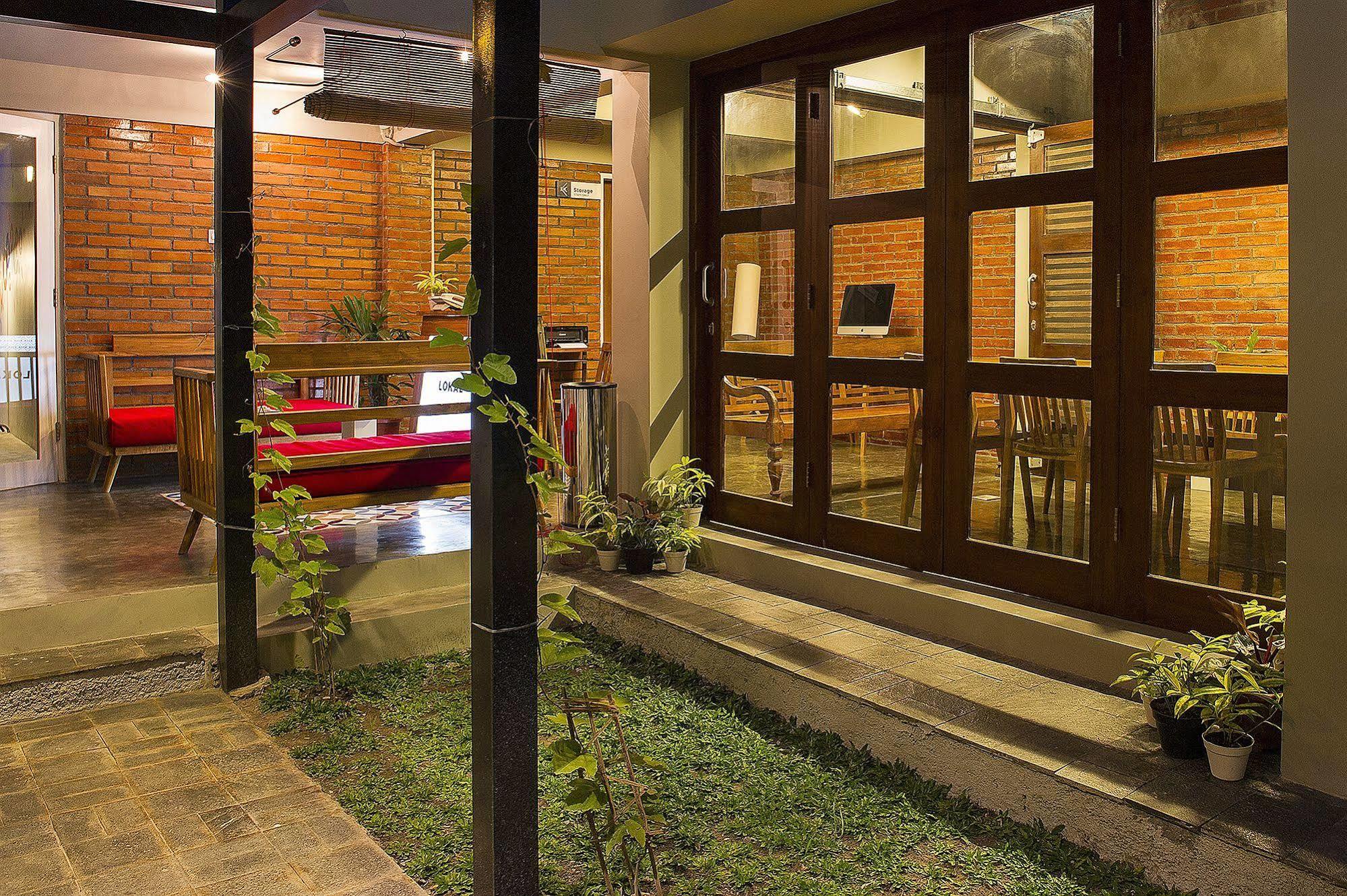 Lokal Hotel & Restaurant Kejayan Экстерьер фото