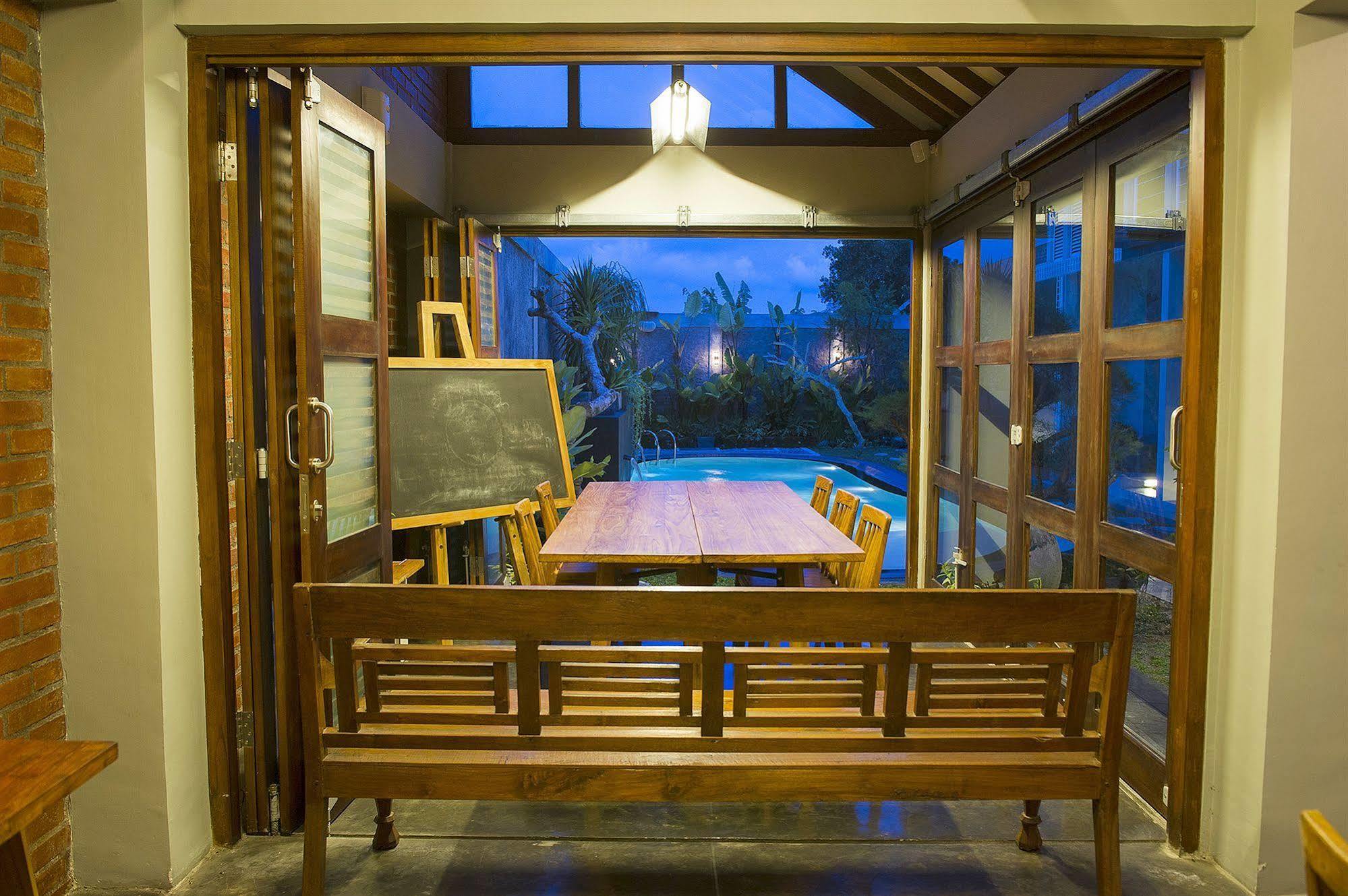 Lokal Hotel & Restaurant Kejayan Экстерьер фото