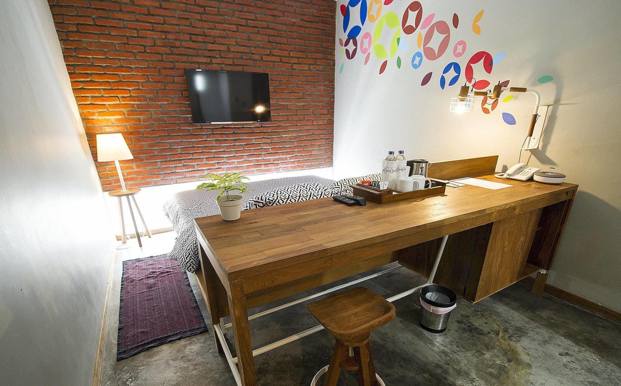 Lokal Hotel & Restaurant Kejayan Экстерьер фото