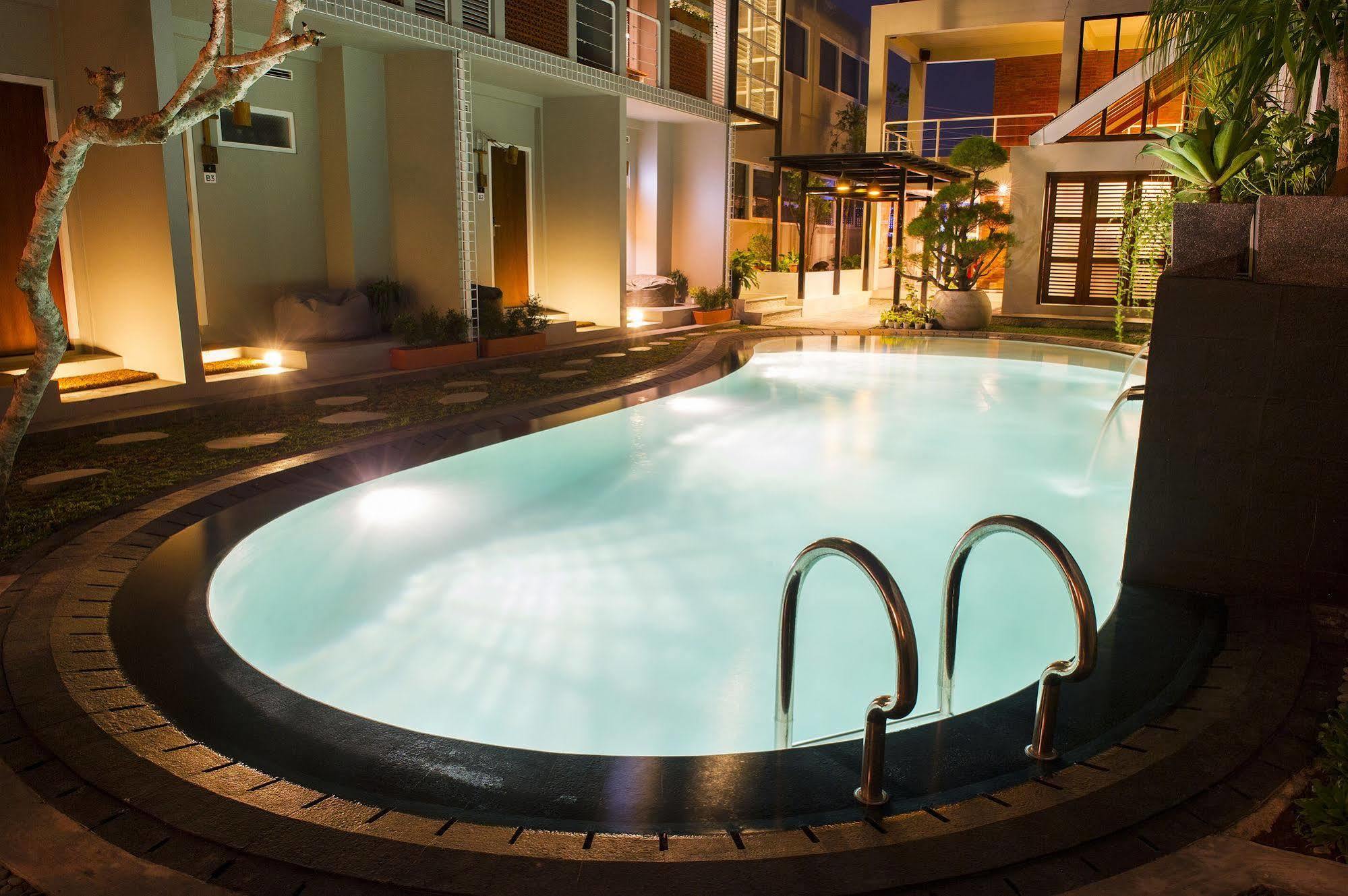 Lokal Hotel & Restaurant Kejayan Экстерьер фото