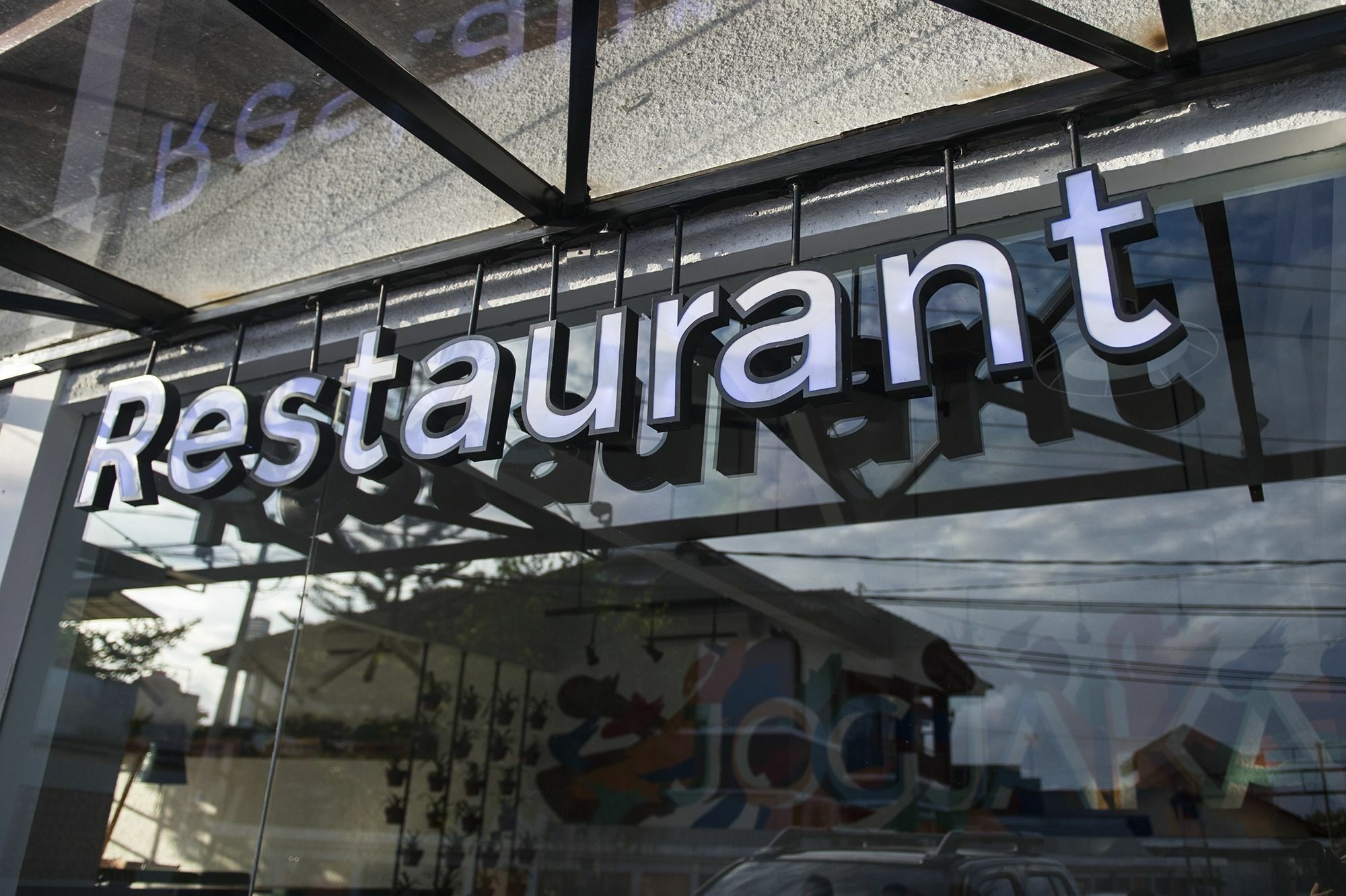 Lokal Hotel & Restaurant Kejayan Экстерьер фото